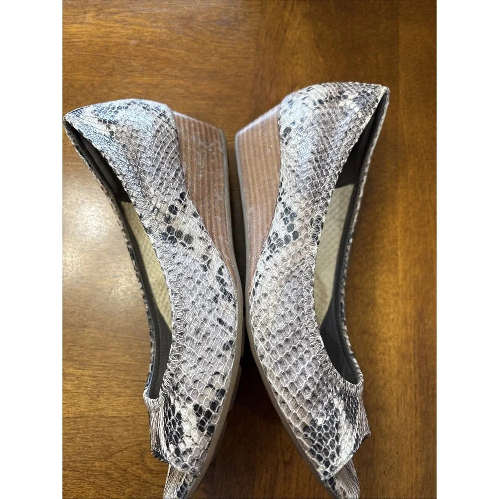 Cole Haan  Air Tallow Wedge 7.5 Ironstone Snake print Preowned W/ Box‎